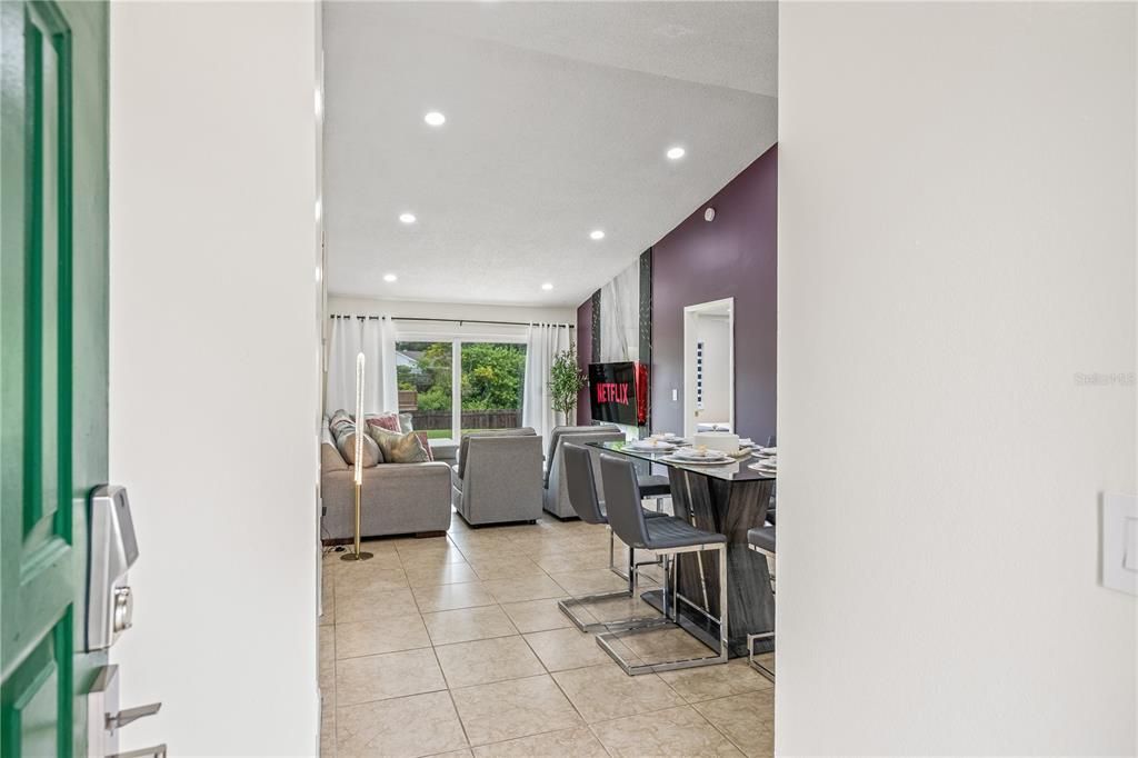 合同活跃: $434,500 (4 贝兹, 3 浴室, 1492 平方英尺)