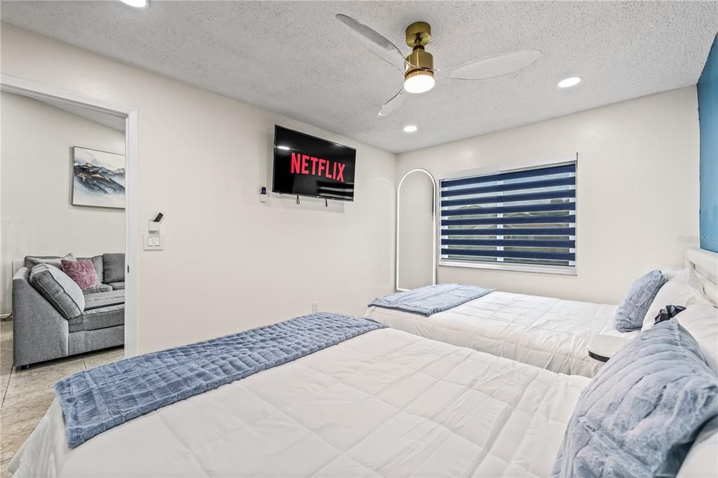 合同活跃: $434,500 (4 贝兹, 3 浴室, 1492 平方英尺)