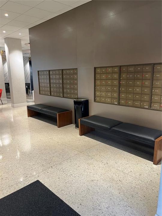 For Rent: $2,300 (1 beds, 1 baths, 840 Square Feet)