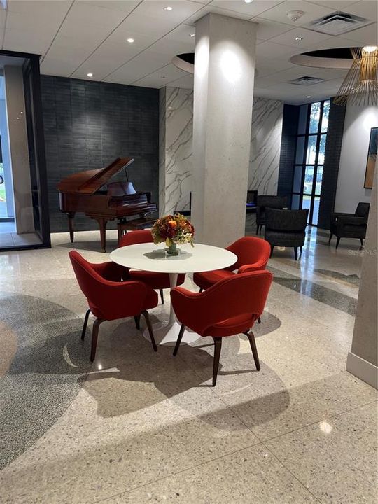 For Rent: $2,300 (1 beds, 1 baths, 840 Square Feet)