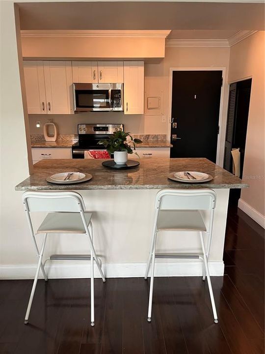 For Rent: $2,300 (1 beds, 1 baths, 840 Square Feet)