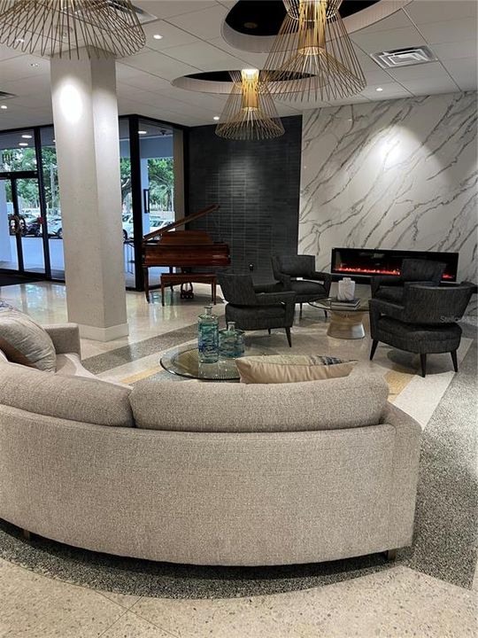 For Rent: $2,300 (1 beds, 1 baths, 840 Square Feet)