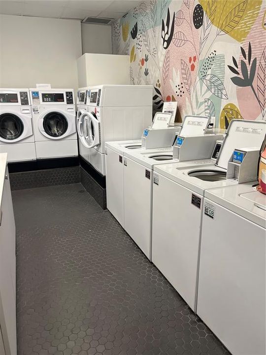 For Rent: $2,300 (1 beds, 1 baths, 840 Square Feet)