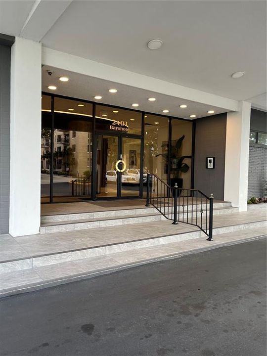 For Rent: $2,300 (1 beds, 1 baths, 840 Square Feet)