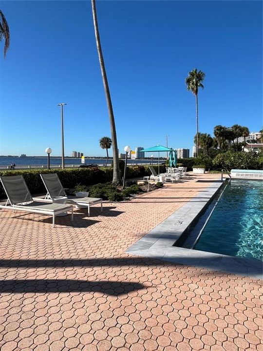 For Rent: $2,300 (1 beds, 1 baths, 840 Square Feet)