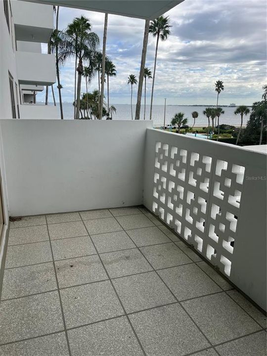 For Rent: $2,300 (1 beds, 1 baths, 840 Square Feet)