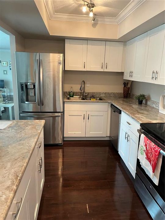 For Rent: $2,300 (1 beds, 1 baths, 840 Square Feet)