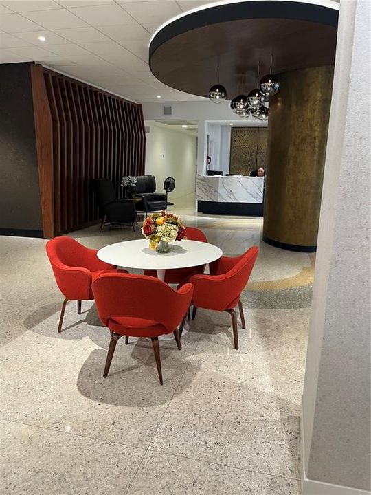 For Rent: $2,300 (1 beds, 1 baths, 840 Square Feet)