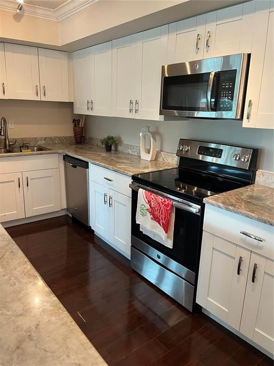 For Rent: $2,300 (1 beds, 1 baths, 840 Square Feet)