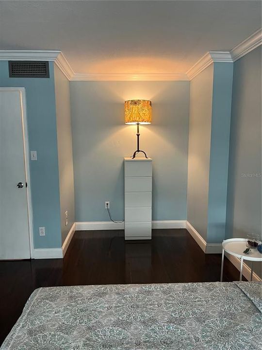 For Rent: $2,300 (1 beds, 1 baths, 840 Square Feet)