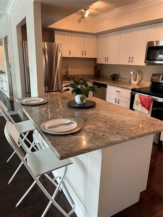 For Rent: $2,300 (1 beds, 1 baths, 840 Square Feet)