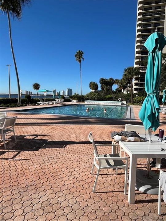 For Rent: $2,300 (1 beds, 1 baths, 840 Square Feet)