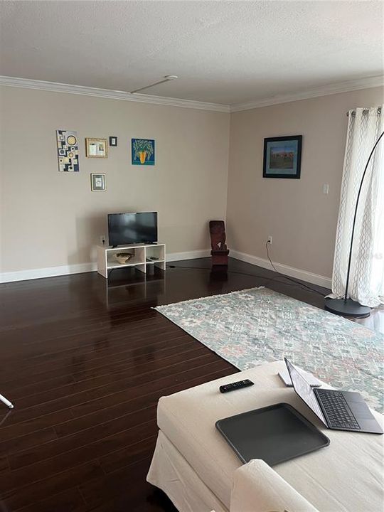 For Rent: $2,300 (1 beds, 1 baths, 840 Square Feet)