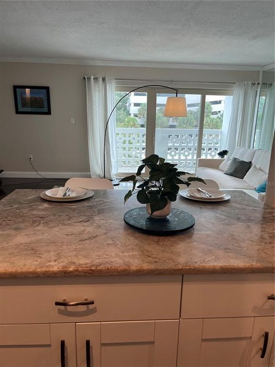 For Rent: $2,300 (1 beds, 1 baths, 840 Square Feet)