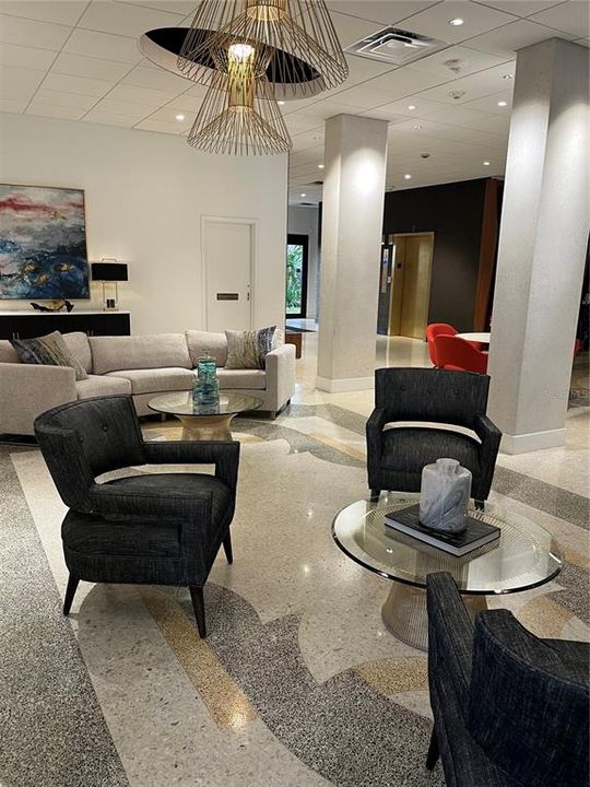 For Rent: $2,300 (1 beds, 1 baths, 840 Square Feet)