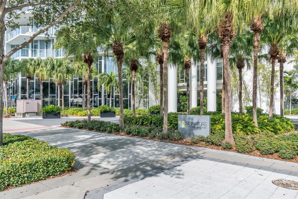 For Rent: $4,200 (1 beds, 1 baths, 859 Square Feet)