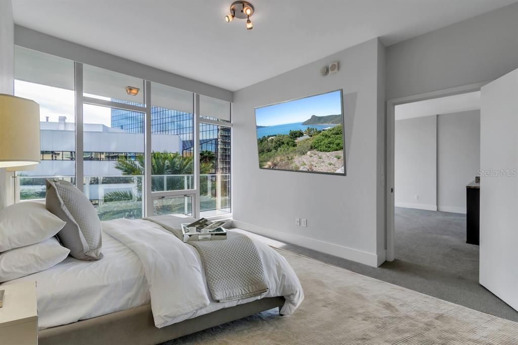 For Rent: $4,200 (1 beds, 1 baths, 859 Square Feet)