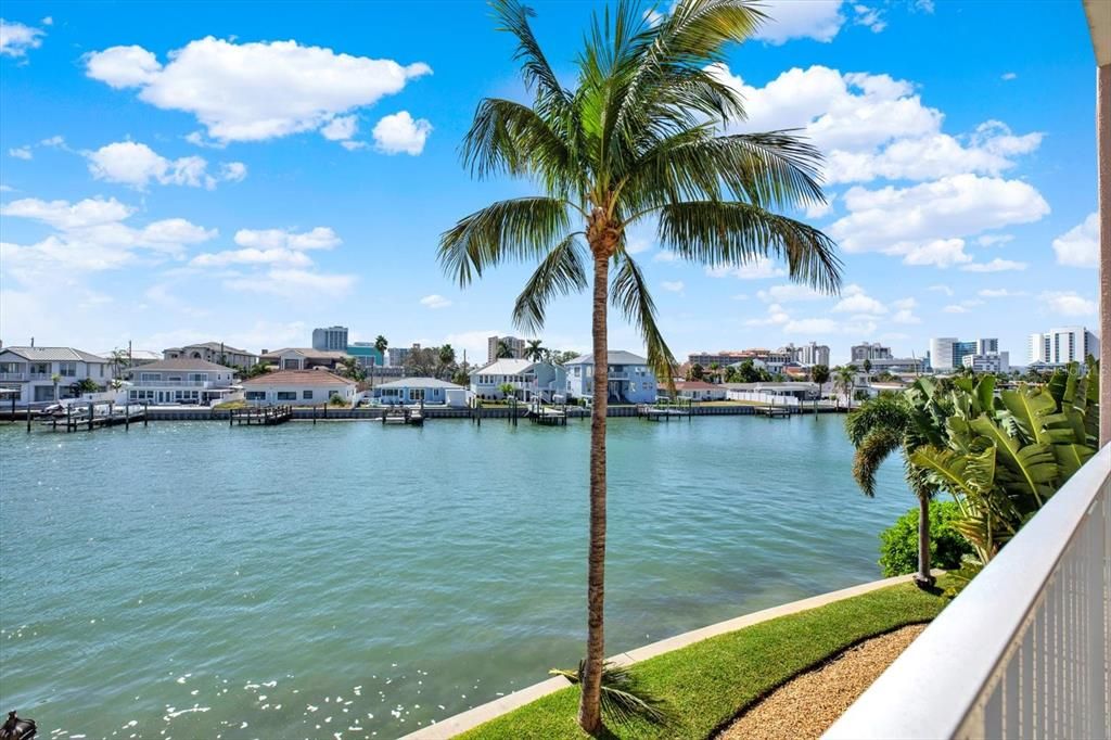 For Sale: $1,099,000 (3 beds, 3 baths, 1868 Square Feet)