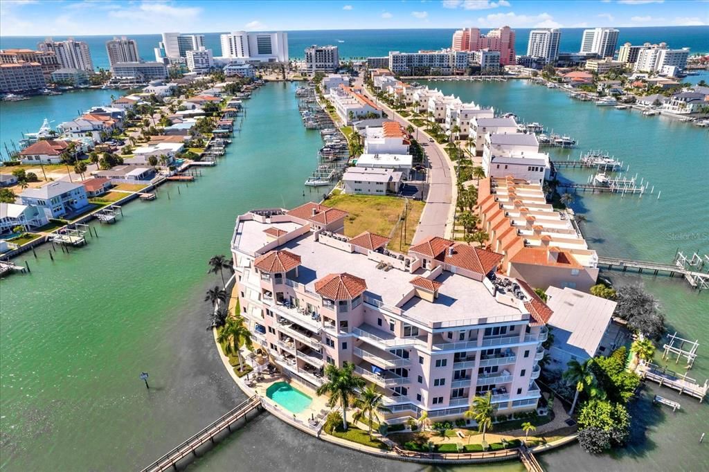 For Sale: $1,099,000 (3 beds, 3 baths, 1868 Square Feet)