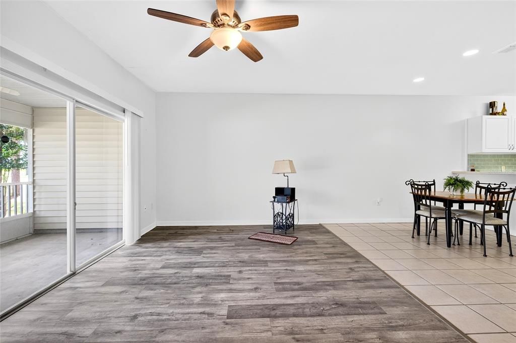 待售: $205,000 (2 贝兹, 2 浴室, 1465 平方英尺)