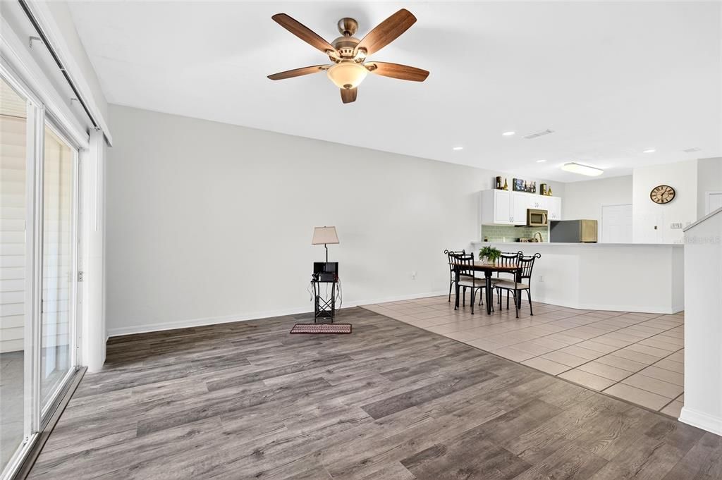 待售: $205,000 (2 贝兹, 2 浴室, 1465 平方英尺)