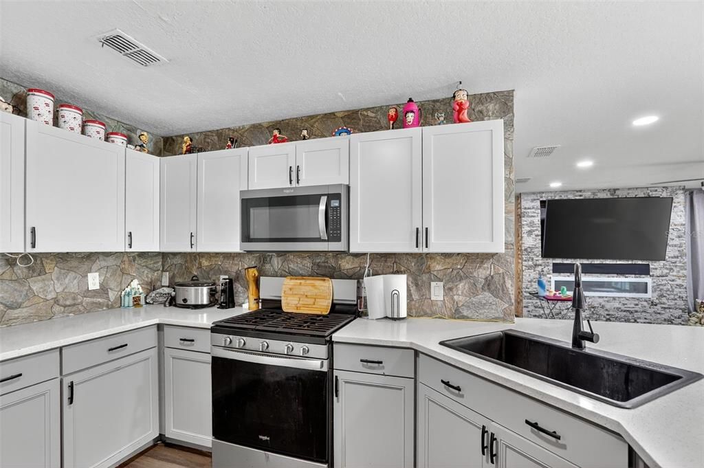 For Sale: $395,000 (3 beds, 2 baths, 2256 Square Feet)