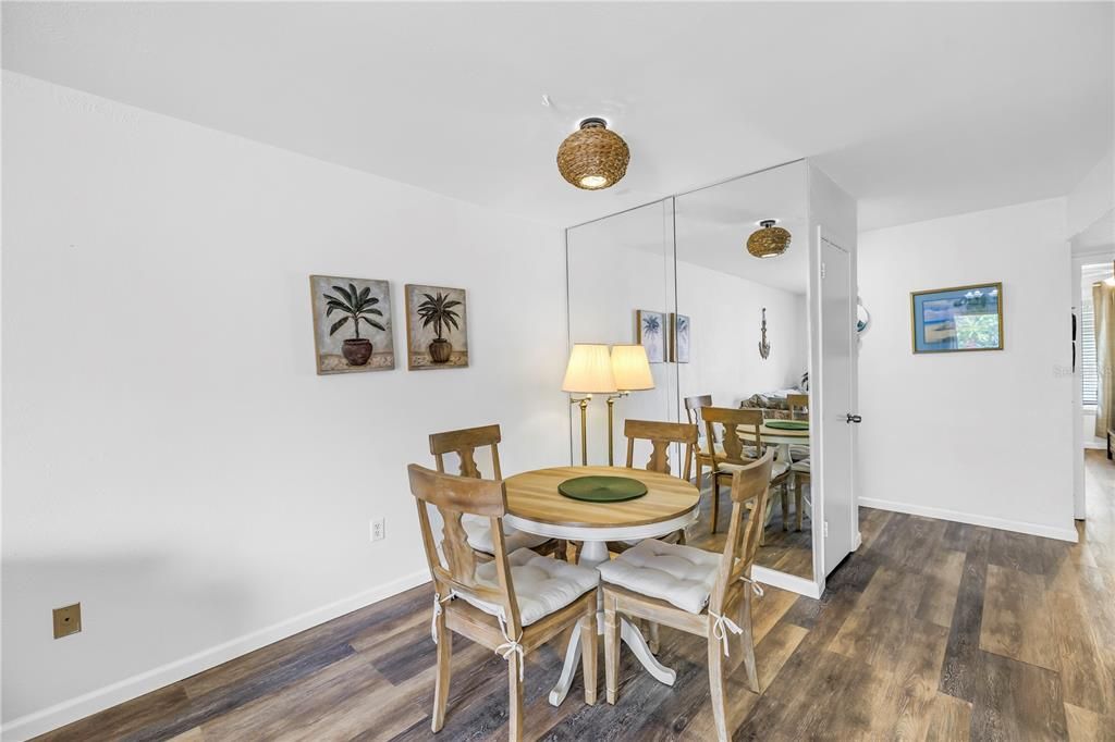 На продажу: $219,000 (1 спален, 1 ванн, 787 Квадратных фут)