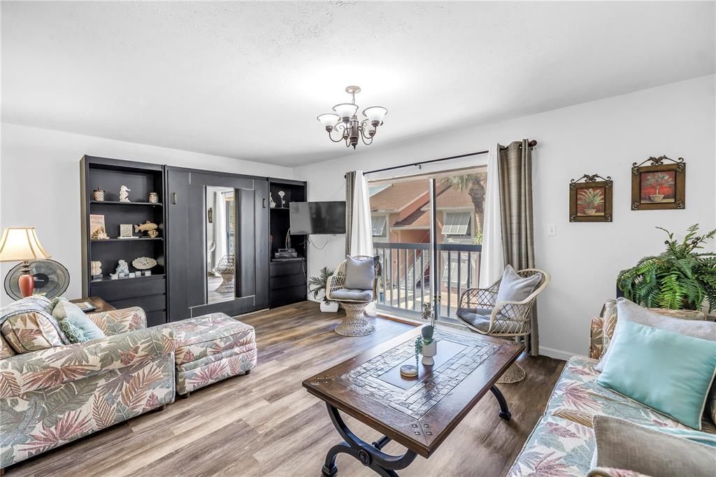 На продажу: $219,000 (1 спален, 1 ванн, 787 Квадратных фут)