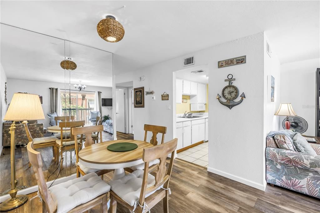 На продажу: $219,000 (1 спален, 1 ванн, 787 Квадратных фут)