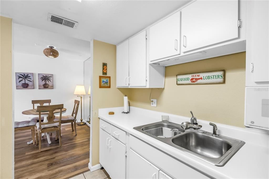 На продажу: $219,000 (1 спален, 1 ванн, 787 Квадратных фут)