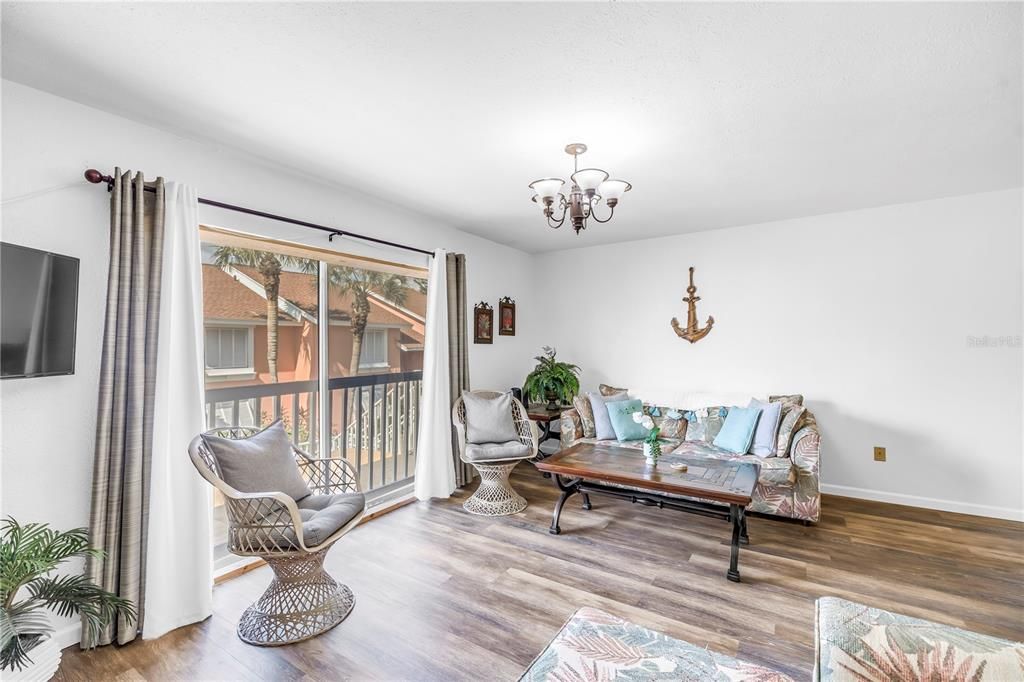 На продажу: $219,000 (1 спален, 1 ванн, 787 Квадратных фут)