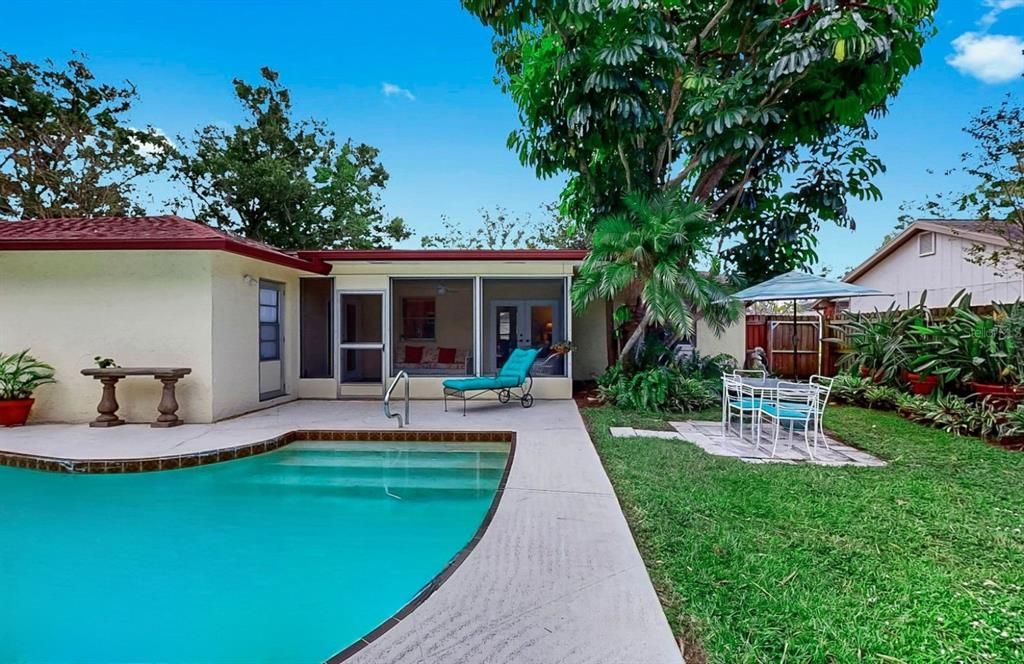 Active With Contract: $540,000 (3 beds, 2 baths, 1585 Square Feet)