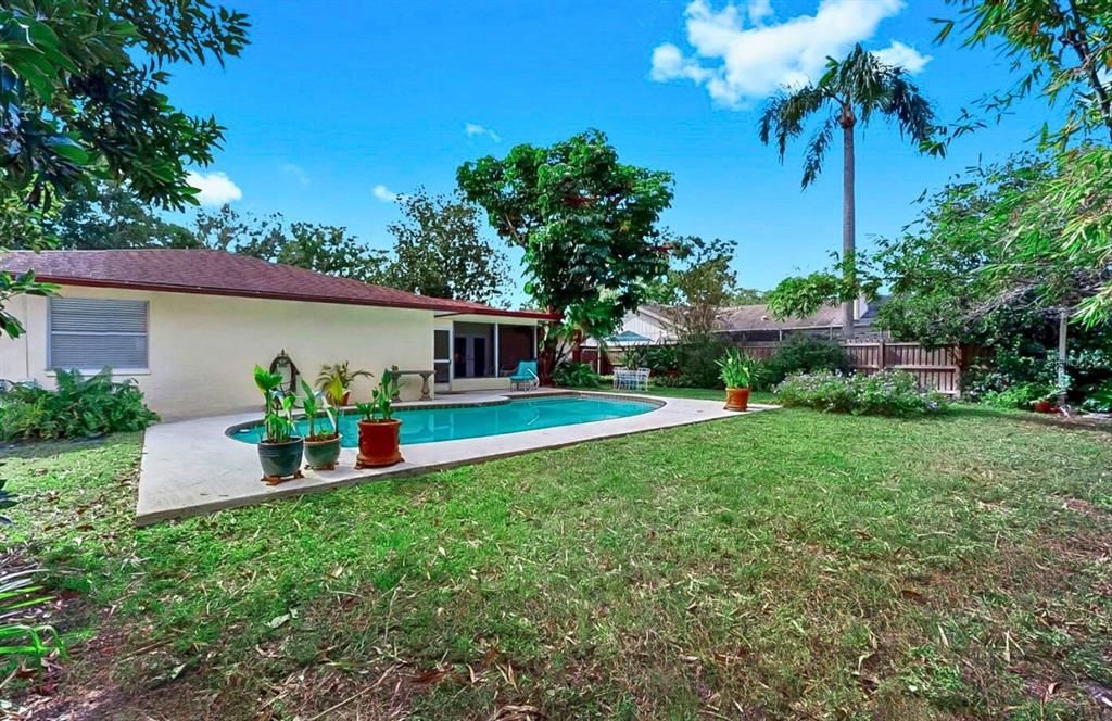 Active With Contract: $540,000 (3 beds, 2 baths, 1585 Square Feet)