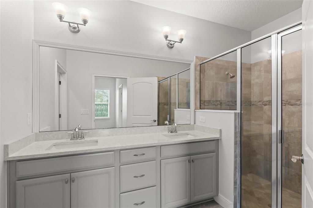 En Venta: $395,000 (4 camas, 2 baños, 1859 Pies cuadrados)