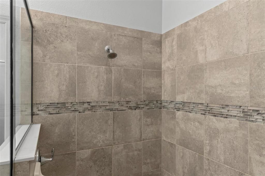 En Venta: $395,000 (4 camas, 2 baños, 1859 Pies cuadrados)