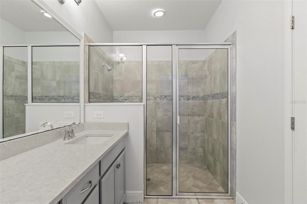 En Venta: $395,000 (4 camas, 2 baños, 1859 Pies cuadrados)