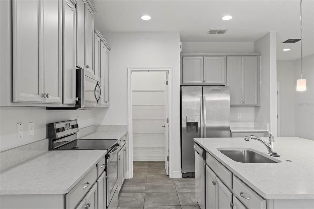 En Venta: $395,000 (4 camas, 2 baños, 1859 Pies cuadrados)