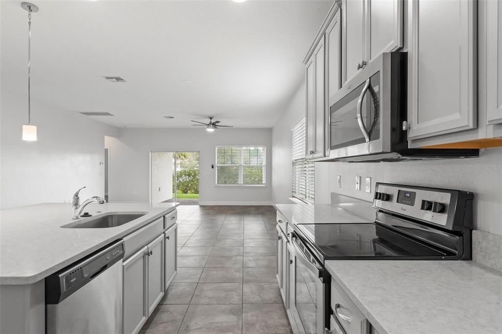 En Venta: $395,000 (4 camas, 2 baños, 1859 Pies cuadrados)