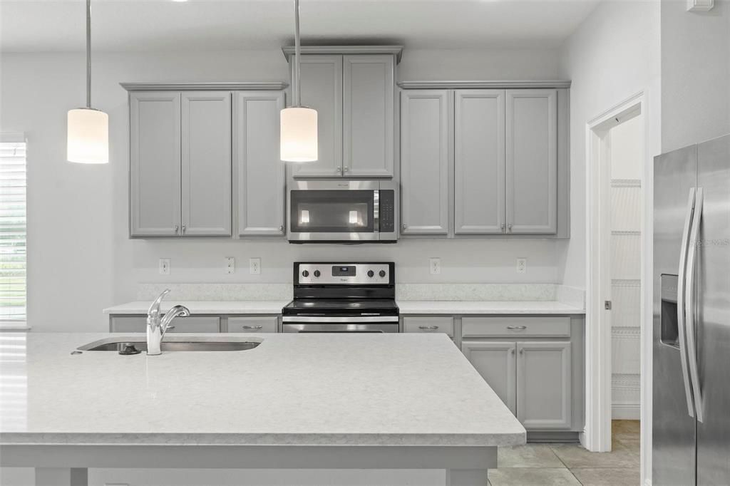 En Venta: $395,000 (4 camas, 2 baños, 1859 Pies cuadrados)