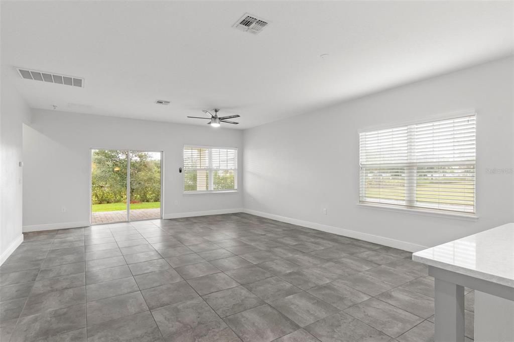 En Venta: $395,000 (4 camas, 2 baños, 1859 Pies cuadrados)