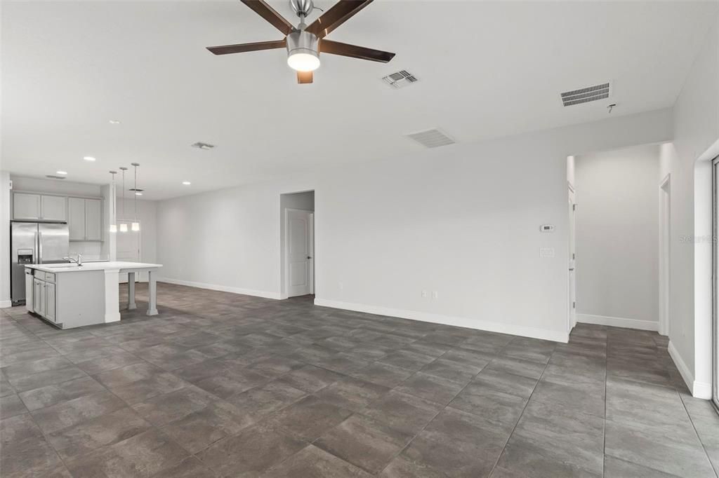 En Venta: $395,000 (4 camas, 2 baños, 1859 Pies cuadrados)