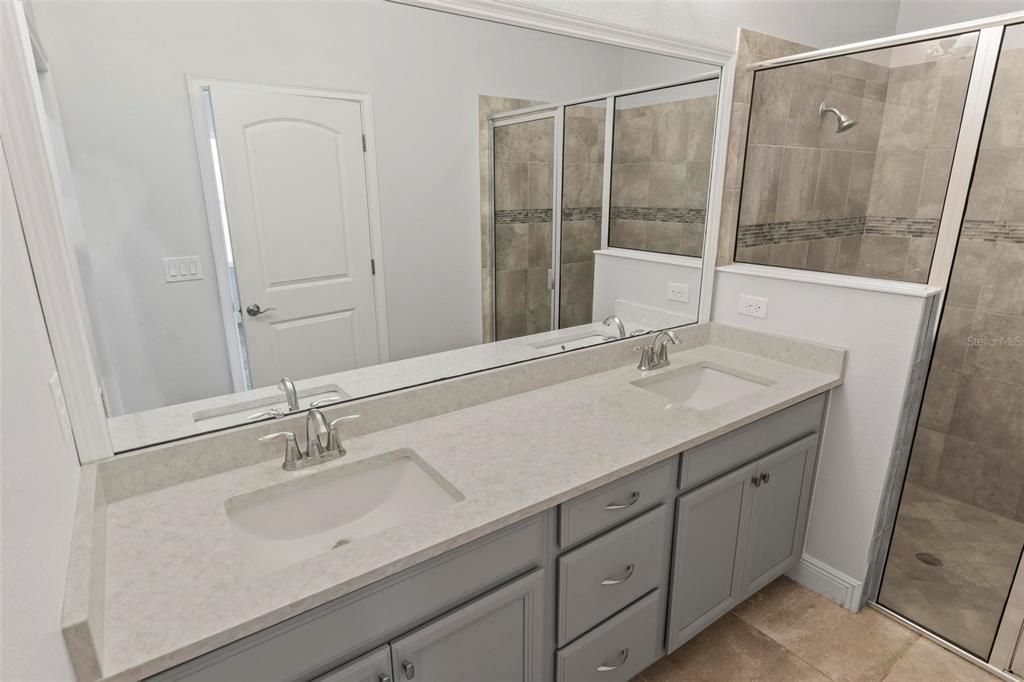 En Venta: $395,000 (4 camas, 2 baños, 1859 Pies cuadrados)