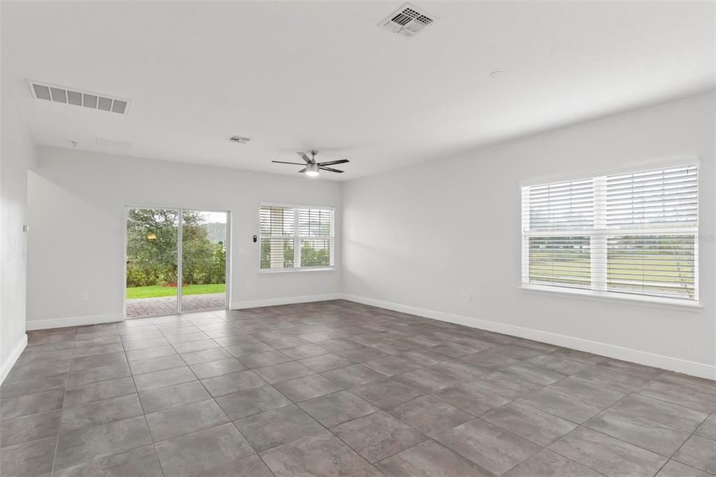 En Venta: $395,000 (4 camas, 2 baños, 1859 Pies cuadrados)