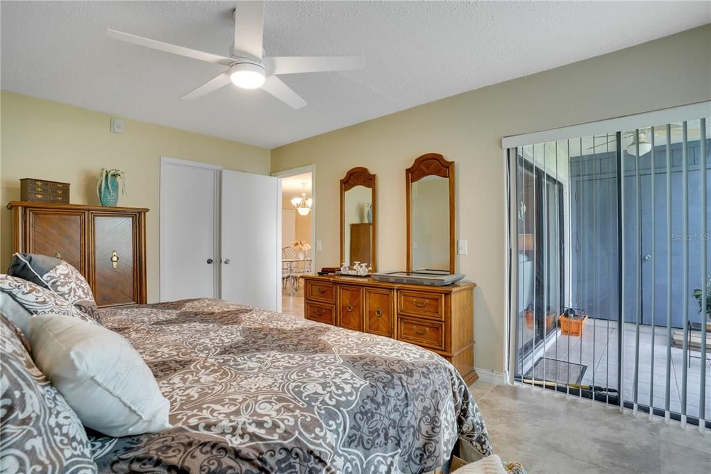 待售: $249,000 (2 贝兹, 2 浴室, 1054 平方英尺)