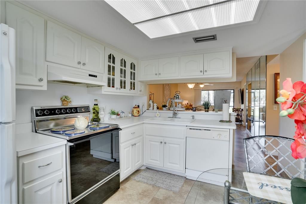 待售: $249,000 (2 贝兹, 2 浴室, 1054 平方英尺)