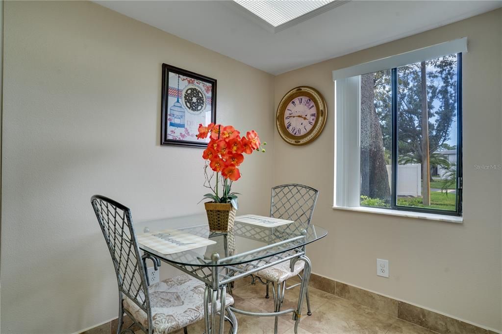 待售: $249,000 (2 贝兹, 2 浴室, 1054 平方英尺)