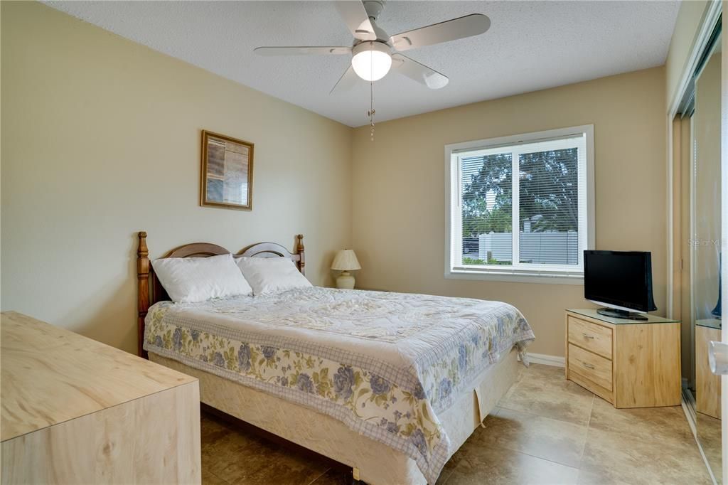 待售: $249,000 (2 贝兹, 2 浴室, 1054 平方英尺)