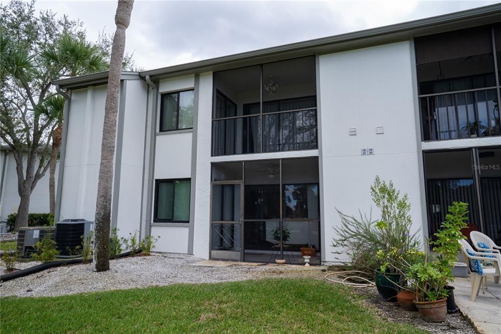 待售: $249,000 (2 贝兹, 2 浴室, 1054 平方英尺)