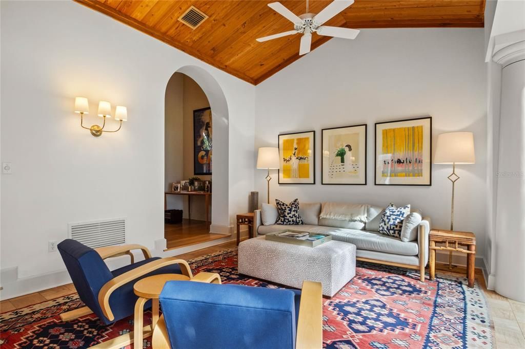 En Venta: $1,225,000 (3 camas, 3 baños, 3127 Pies cuadrados)