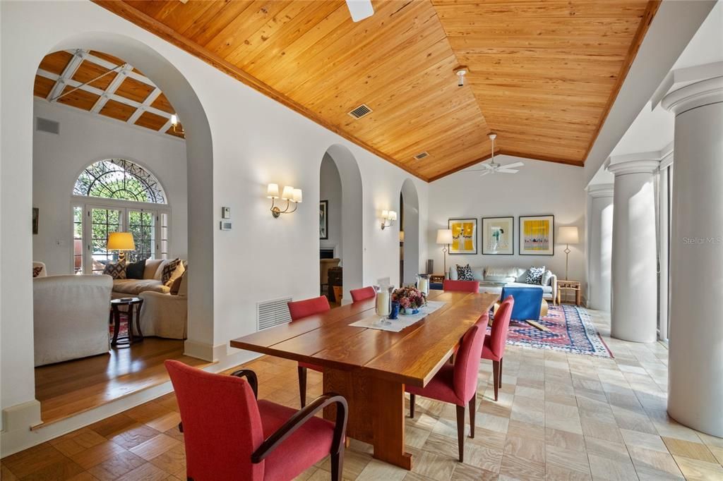 En Venta: $1,225,000 (3 camas, 3 baños, 3127 Pies cuadrados)